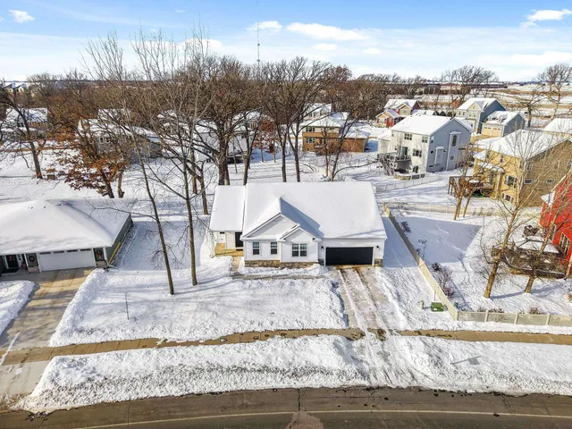 $699,900 | 1182 O'Keeffe Avenue, Sun Prairie, WI 53590