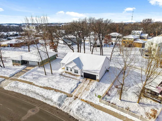 $699,900 | 1182 O'Keeffe Avenue, Sun Prairie, WI 53590