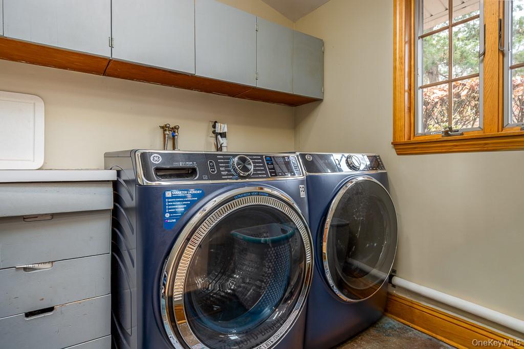 101 Hickory Hill Road Tappan, NY 10983 - Photo 19 of 40 a utility room with dryer and washer