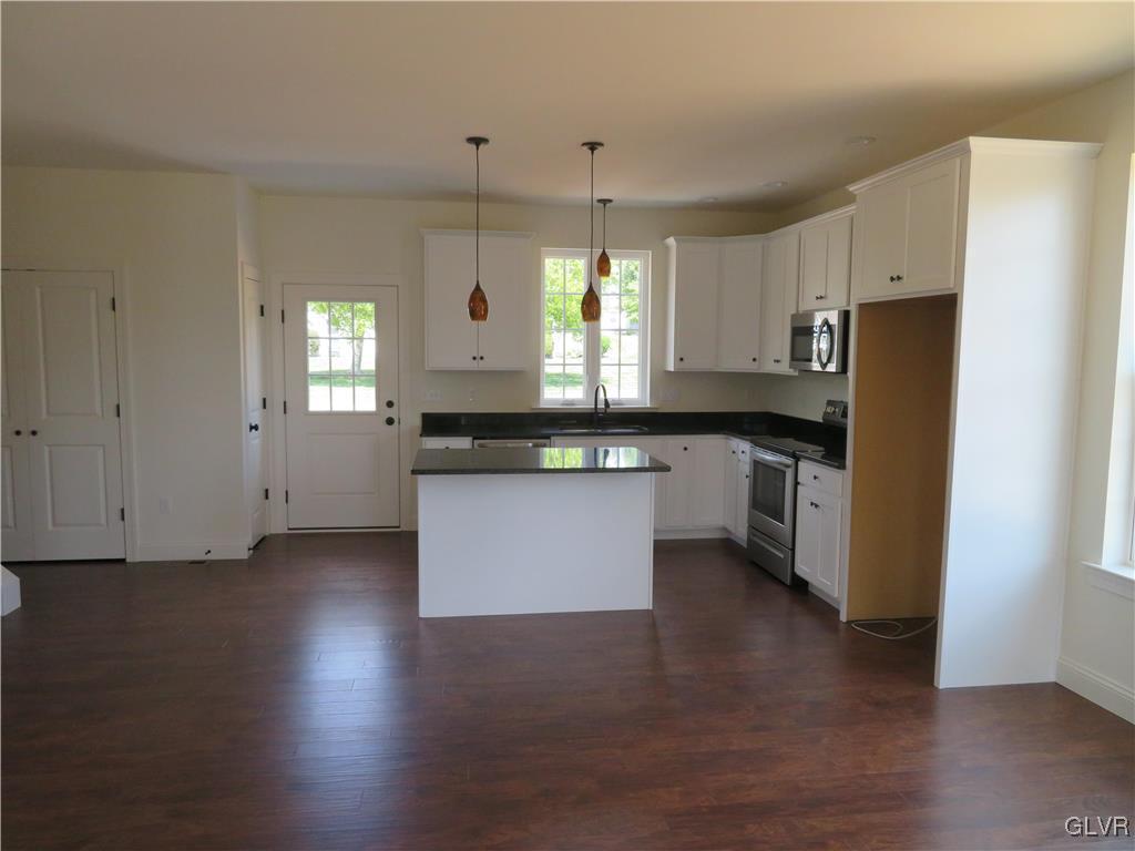 3146 High Hill Road Slatington, PA 18080 - Photo 4 of 18 Gallery Image 4
