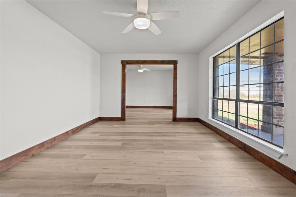 150 Sandlin Court Springtown, TX 76082 - Photo 12 of 38 Front living room