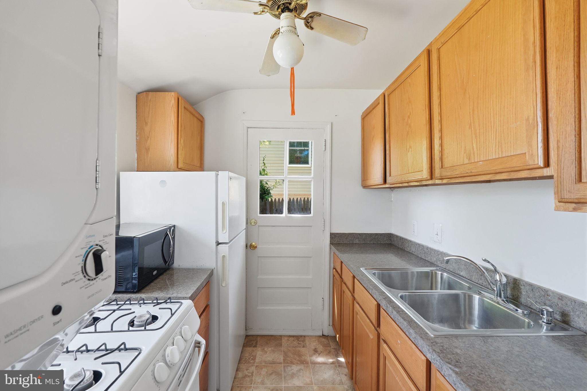 2911 Weisman Road Silver Spring, MD 20902 - Photo 5 of 21 Kitchen