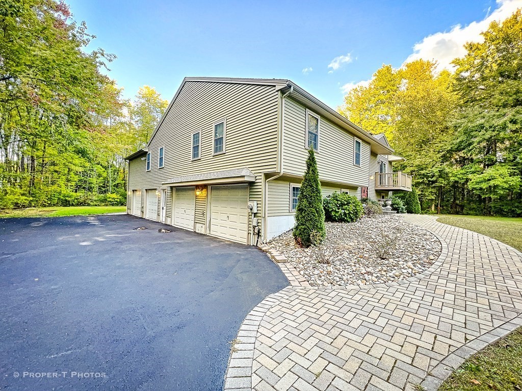 126 Mountainview Road East Longmeadow, MA 01028 - Photo 3 of 41 Gallery Image 3