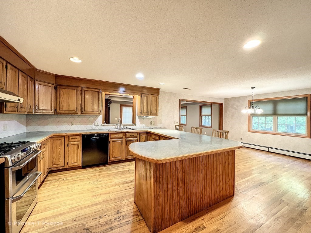 126 Mountainview Road East Longmeadow, MA 01028 - Photo 9 of 41 Gallery Image 9