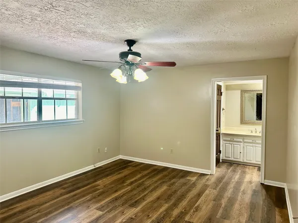 $2,400 | 103 Wroxton Drive, Conroe, TX 77304