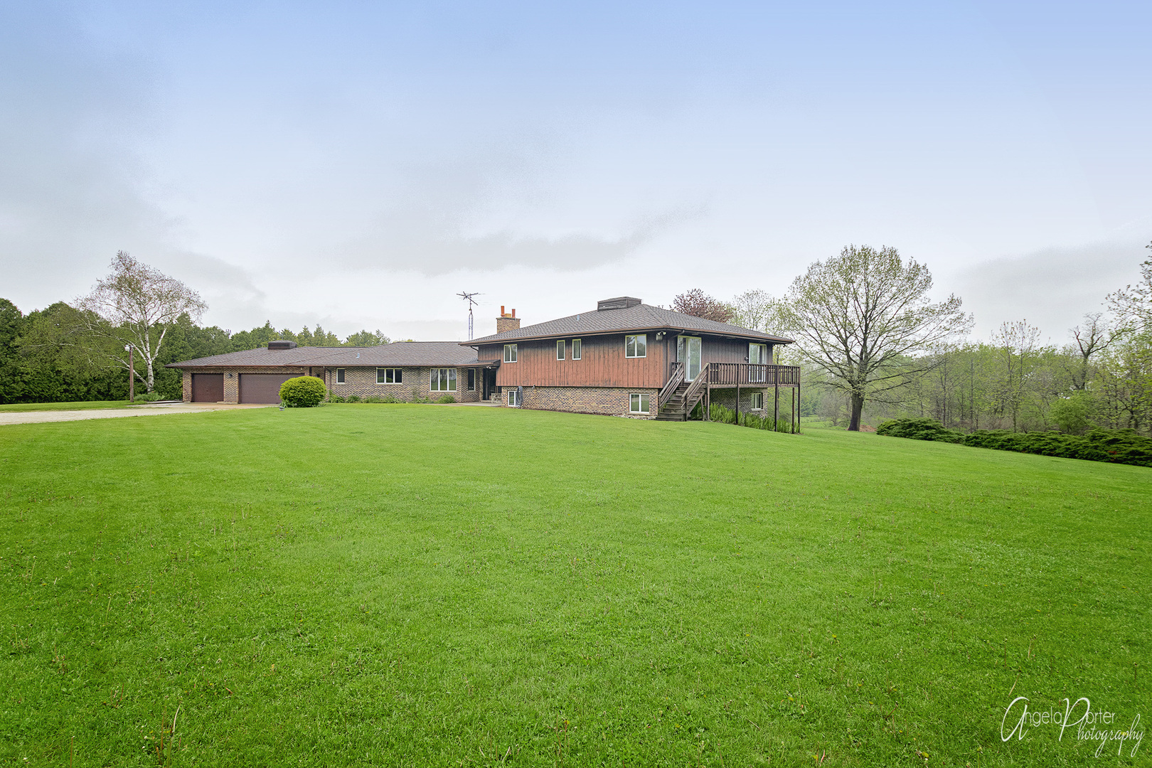 9920 Voss Road Marengo, IL 60152 - Photo 3 of 41 a house view with a garden space