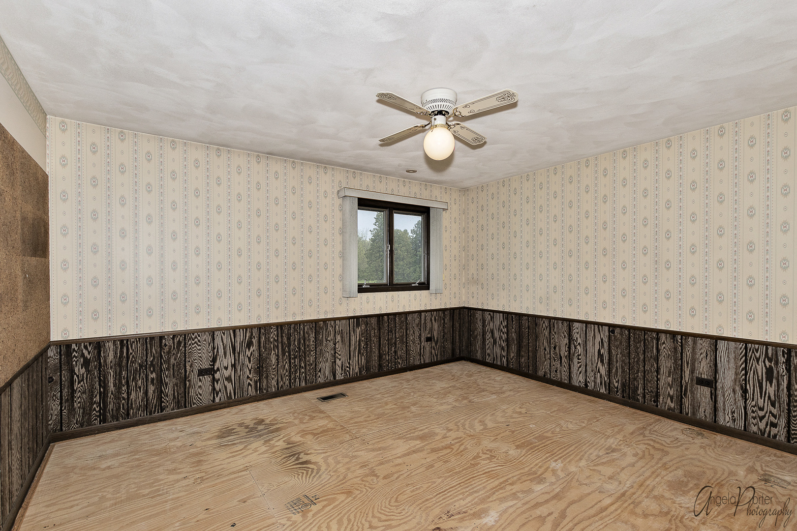 9920 Voss Road Marengo, IL 60152 - Photo 23 of 41 a view of a black and white wall