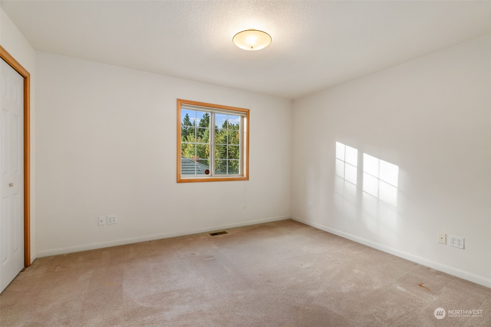 8019 68th Loop Southeast Olympia, WA 98513 - Photo 38 of 40 an empty room with windows