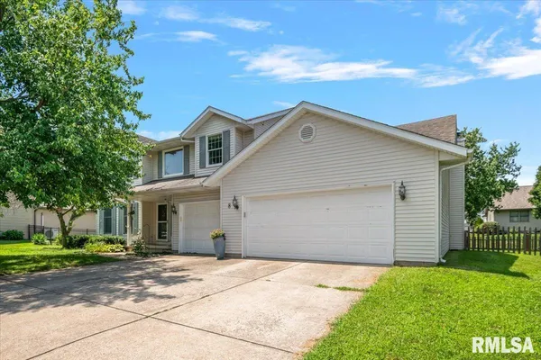 $399,000 | 8 Abbey Court, Chatham, IL 62629