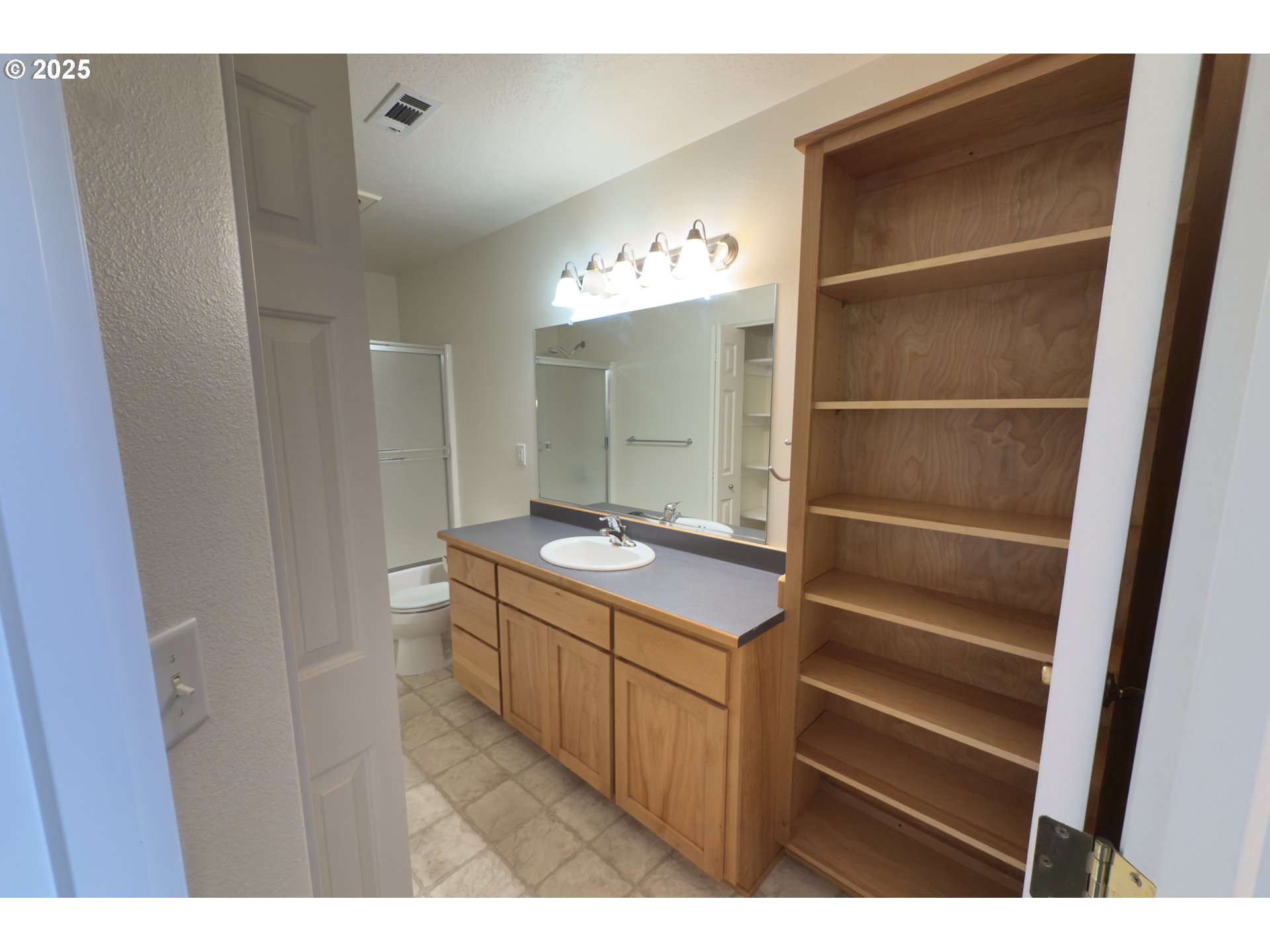 815 Old County Road, Unit 10 Brookings, OR 97415 - Photo 41 of 48 Garage
