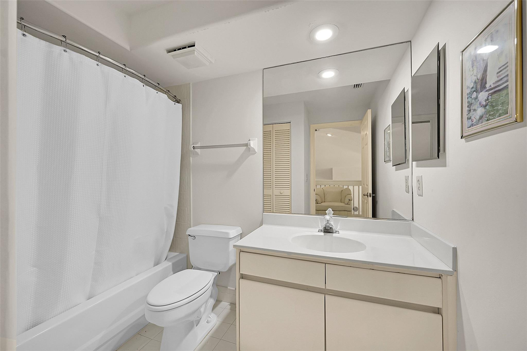17210 Boca Club Boulevard, Unit 103 Boca Raton, FL 33487 - Photo 26 of 33 Upstairs bathroom