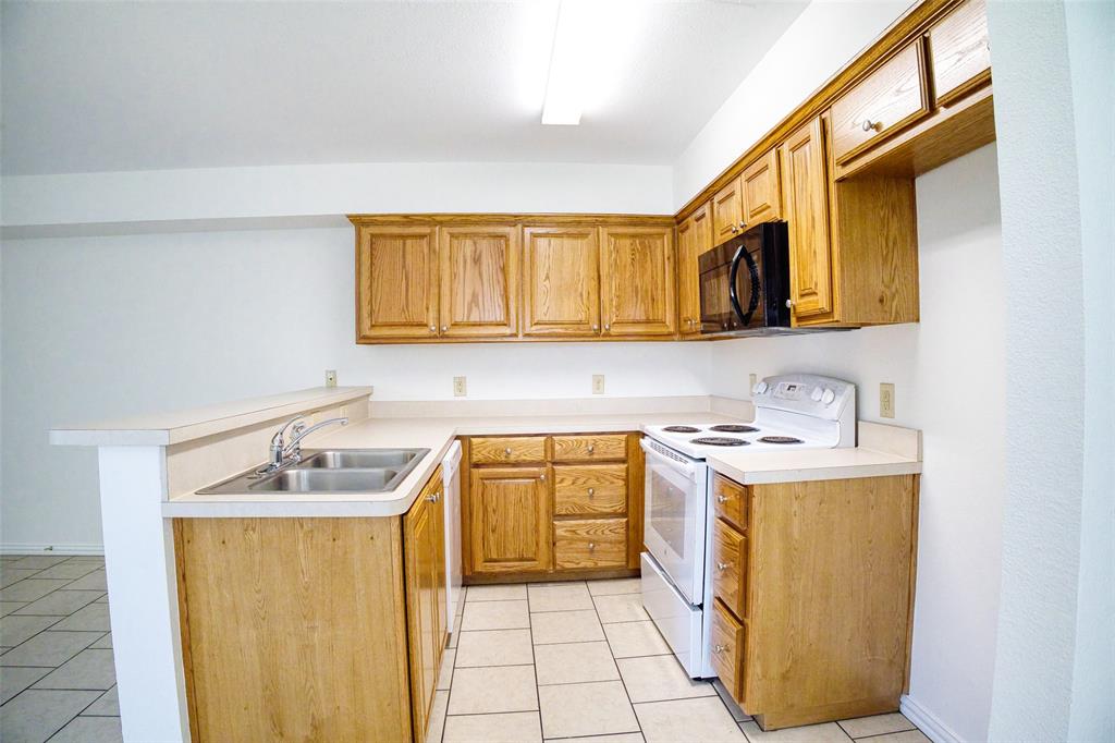 1708 South Waco Street Van Alstyne, TX 75495 - Photo 11 of 33