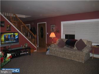 31 Cotton Road Levittown, PA 19057 - Photo 4 of 12 Living Room