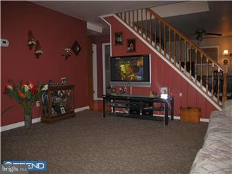 31 Cotton Road Levittown, PA 19057 - Photo 5 of 12 Living Room