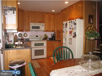 31 Cotton Road Levittown, PA 19057 - Photo 7 of 12 Kitchen