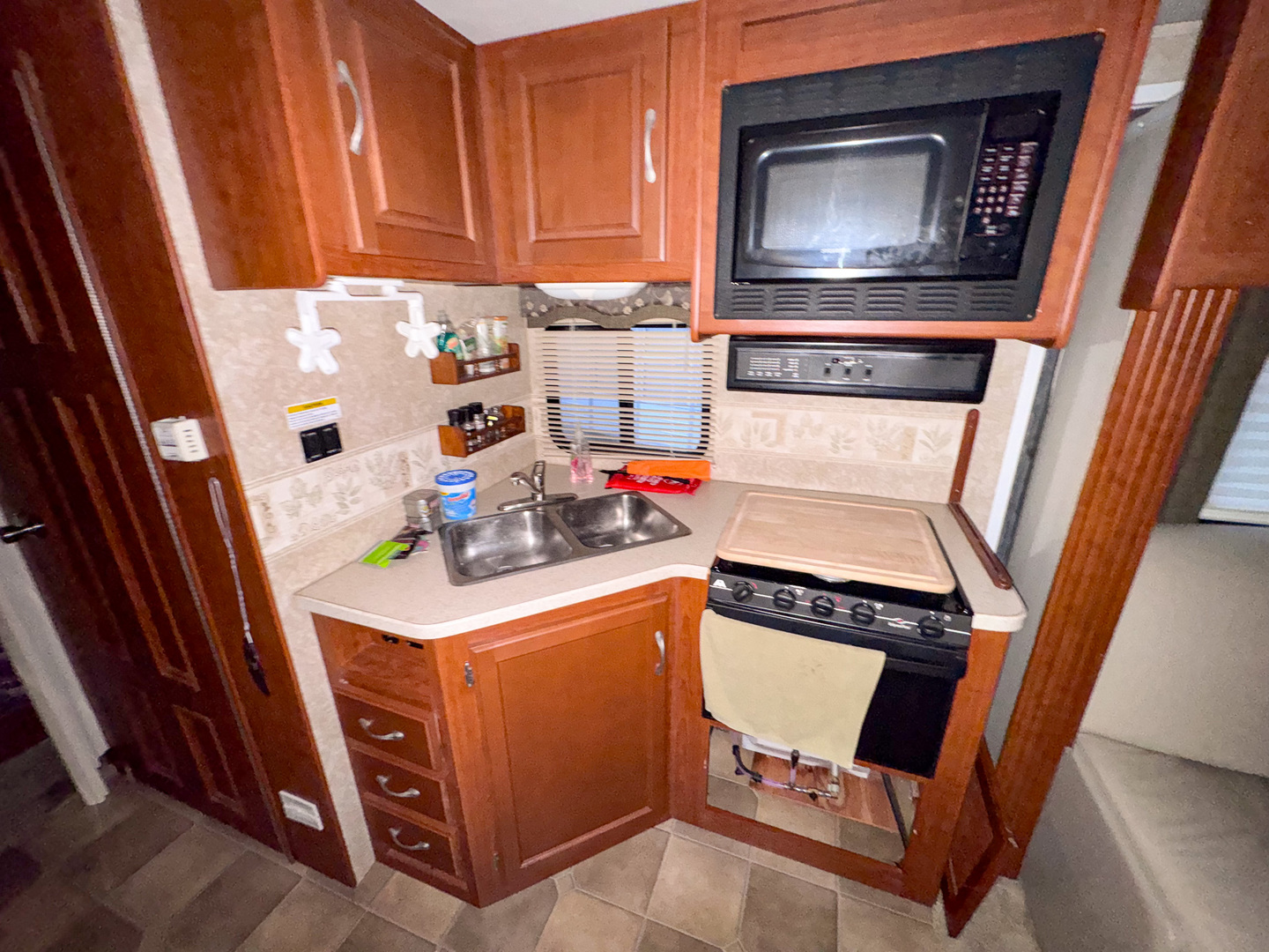 21-70 Woodhaven Sublette, IL 61367 - Photo 12 of 15 a utility room with dryer and washer