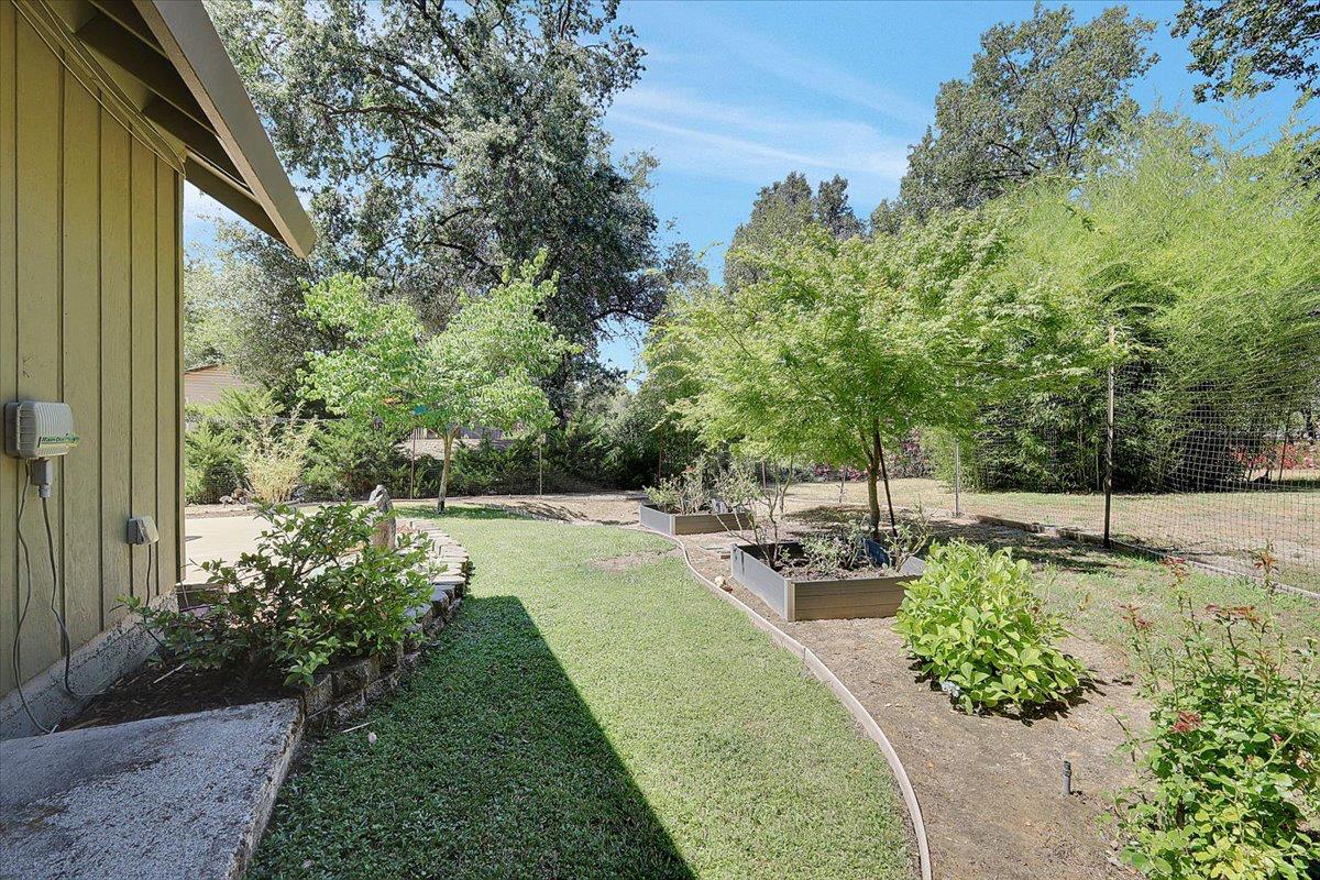 4550 South Point Road Diamond Springs, CA 95619 - Photo 34 of 37