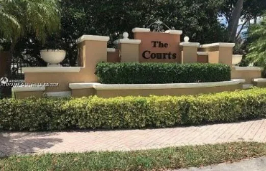 a view of a back yard