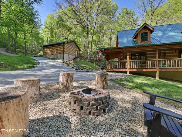 $1,250,000 | 1053 Big Buck Trail, Townsend, TN 37882
