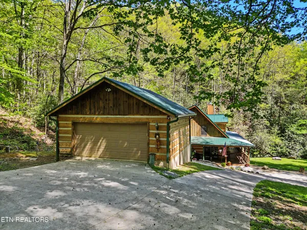 $1,250,000 | 1053 Big Buck Trail, Townsend, TN 37882