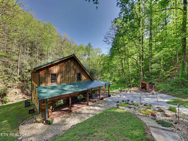 $1,250,000 | 1053 Big Buck Trail, Townsend, TN 37882