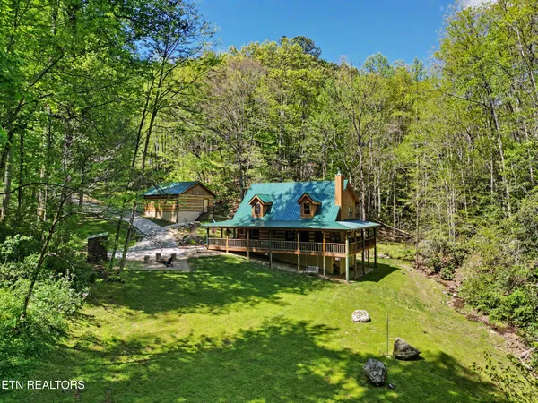 $1,250,000 | 1053 Big Buck Trail, Townsend, TN 37882