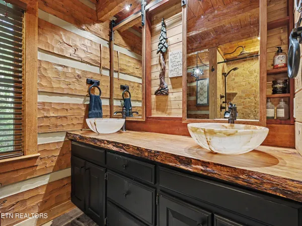 $1,250,000 | 1053 Big Buck Trail, Townsend, TN 37882