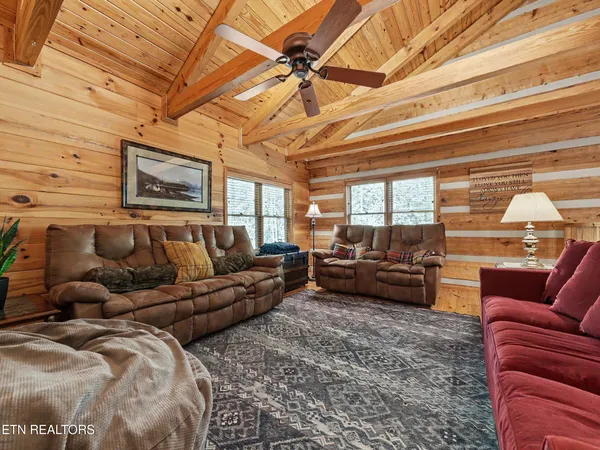 $1,250,000 | 1053 Big Buck Trail, Townsend, TN 37882