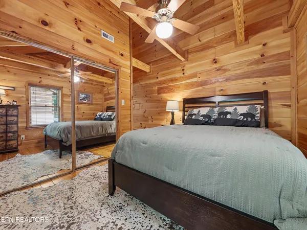 $1,250,000 | 1053 Big Buck Trail, Townsend, TN 37882