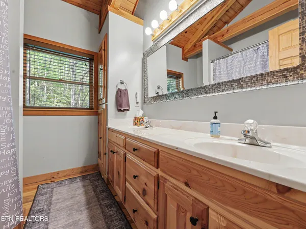 $1,250,000 | 1053 Big Buck Trail, Townsend, TN 37882