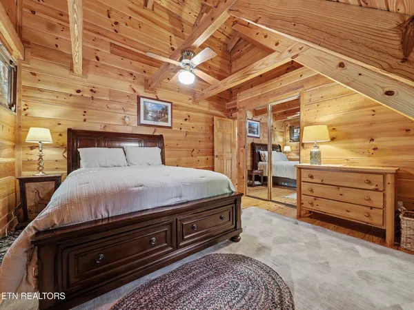 $1,250,000 | 1053 Big Buck Trail, Townsend, TN 37882