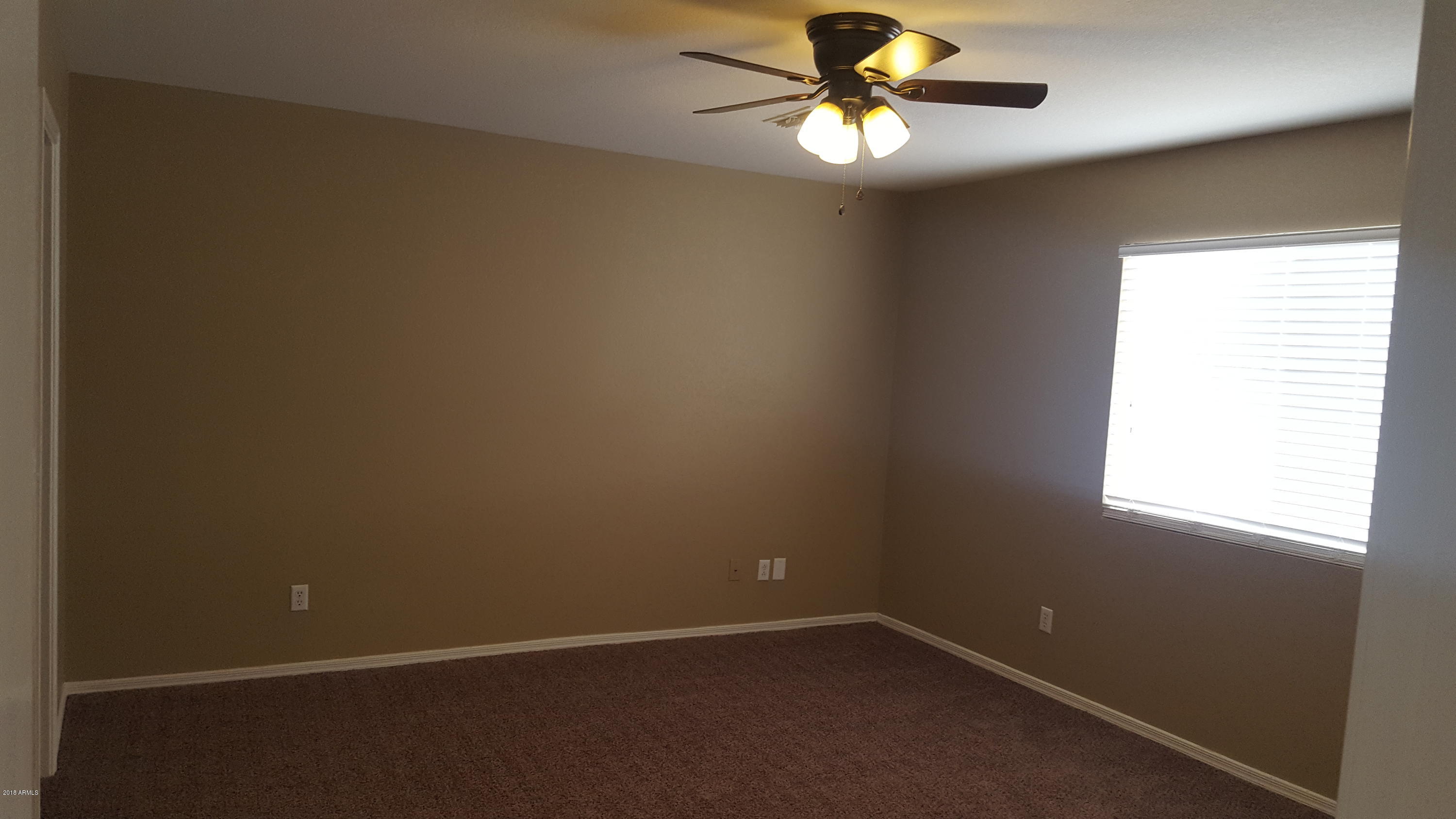 7223 West Zak Road Phoenix, AZ 85043 - Photo 8 of 20 HUGE MASTER BEDROOM