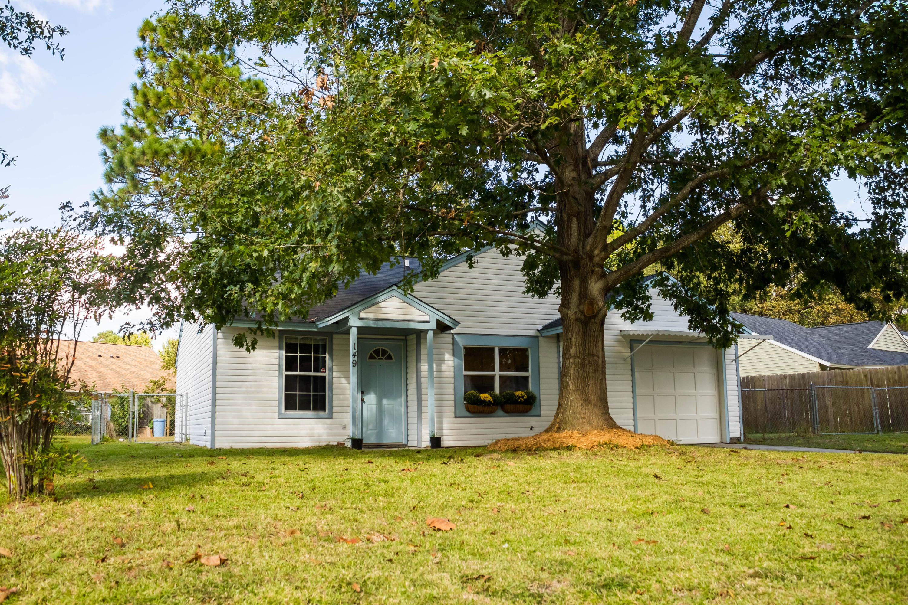 149 Manchester Road Summerville, SC 29486 - Photo 2 of 18 IMG_3057-HDR
