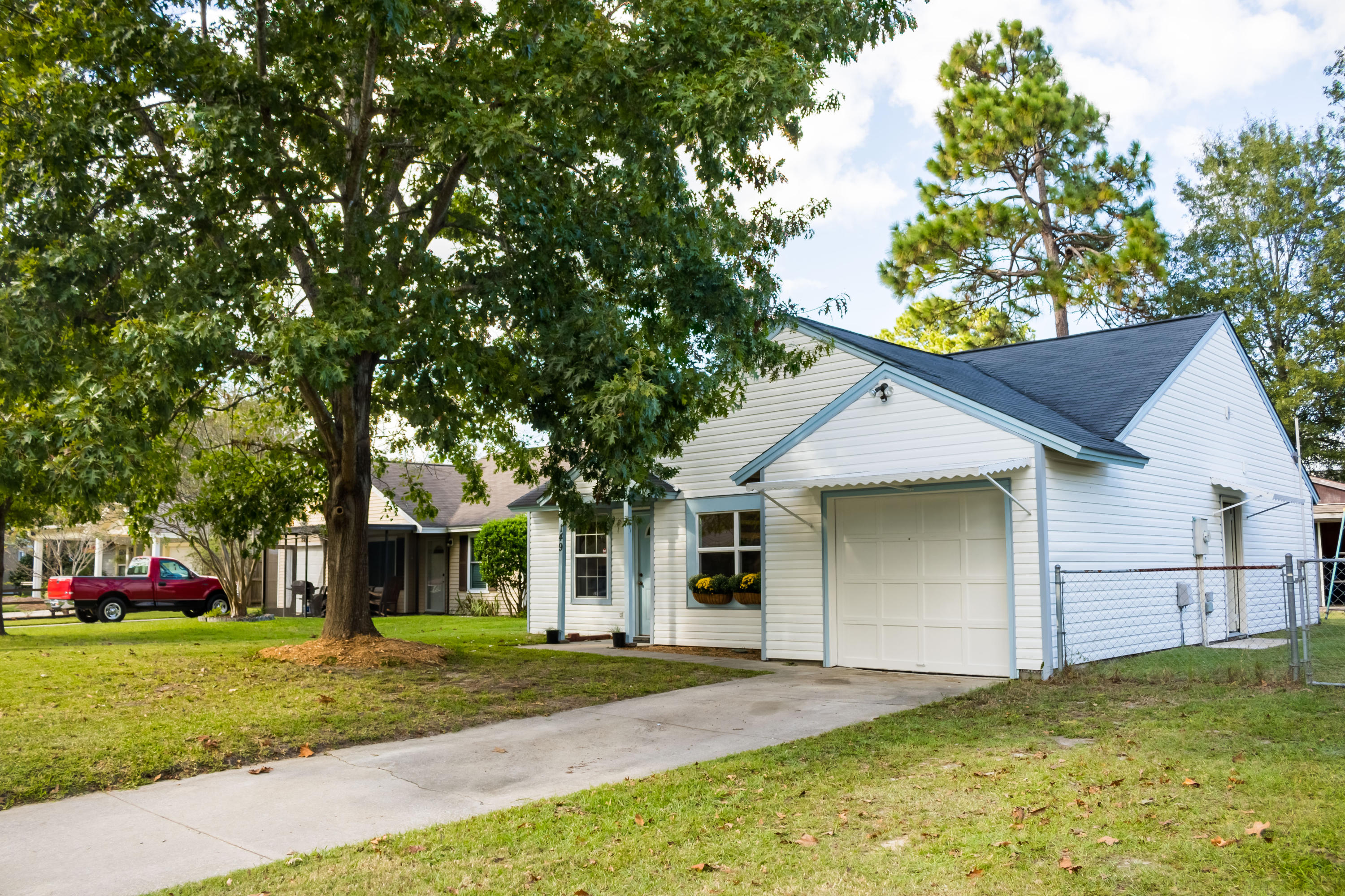 149 Manchester Road Summerville, SC 29486 - Photo 3 of 18 IMG_3052-HDR