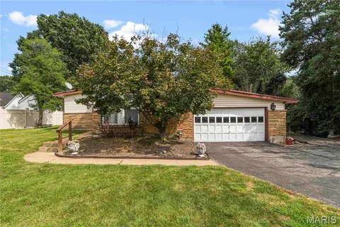 $275,000 | 10512 Twilight Drive, Sappington, MO 63128