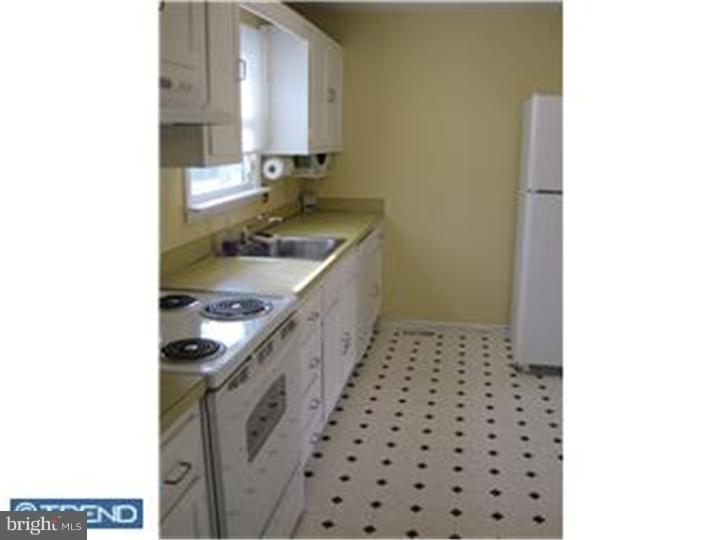 275 Burning Tree Road Delran, NJ 08075 - Photo 7 of 10 Kitchen