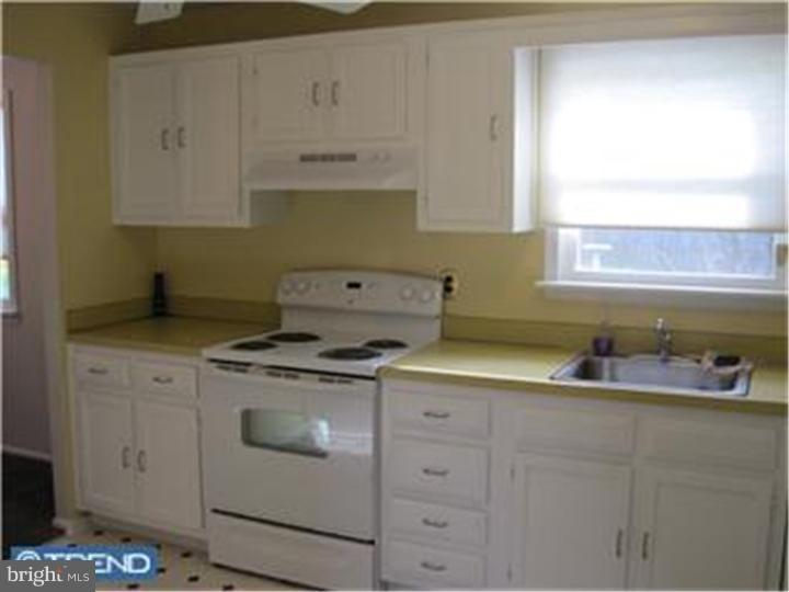 275 Burning Tree Road Delran, NJ 08075 - Photo 8 of 10 Kitchen