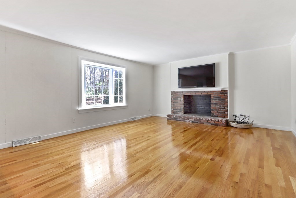 12 Deer Run Road Lincoln, MA 01773 - Photo 11 of 30 Gallery Image 11