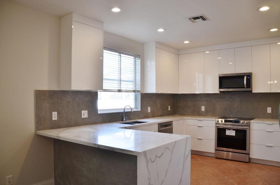 18258 Coral Chase Drive Boca Raton, FL 33498 - Photo 8 of 35 Kitchen