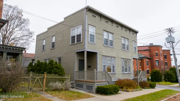 $3,300 | 41 Walton Street, Saratoga Springs, NY 12866