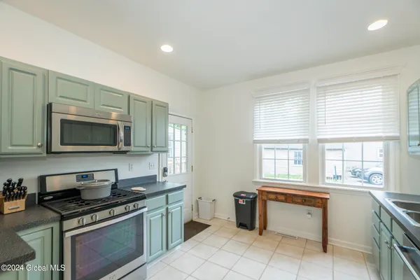 $3,300 | 41 Walton Street, Saratoga Springs, NY 12866