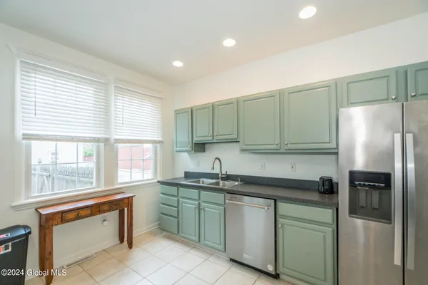 $3,300 | 41 Walton Street, Saratoga Springs, NY 12866