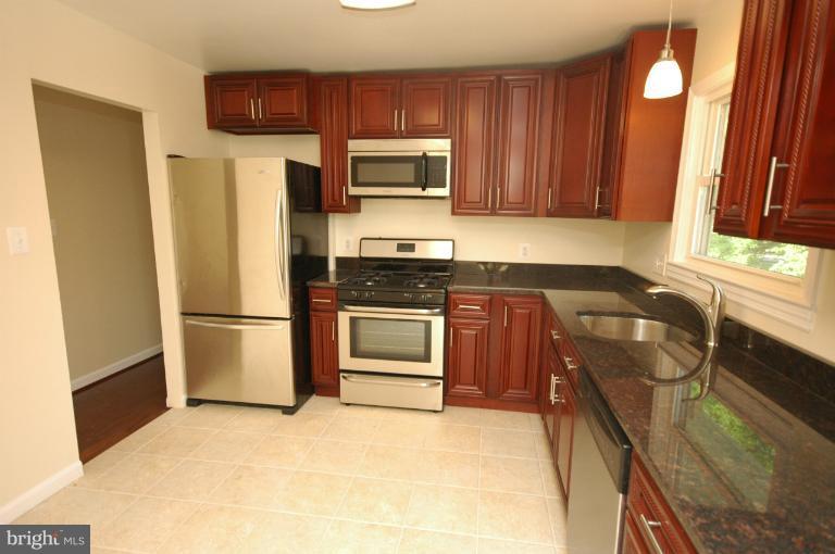 709 Poplar Road Sterling, VA 20164 - Photo 13 of 19 Kitchen