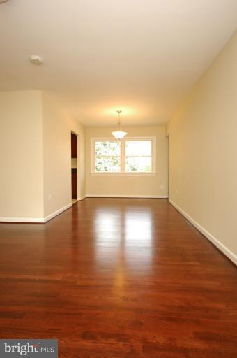 709 Poplar Road Sterling, VA 20164 - Photo 16 of 19 Living Room