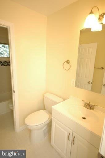 709 Poplar Road Sterling, VA 20164 - Photo 17 of 19 Bath