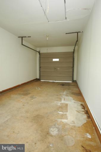 709 Poplar Road Sterling, VA 20164 - Photo 3 of 19 Garage