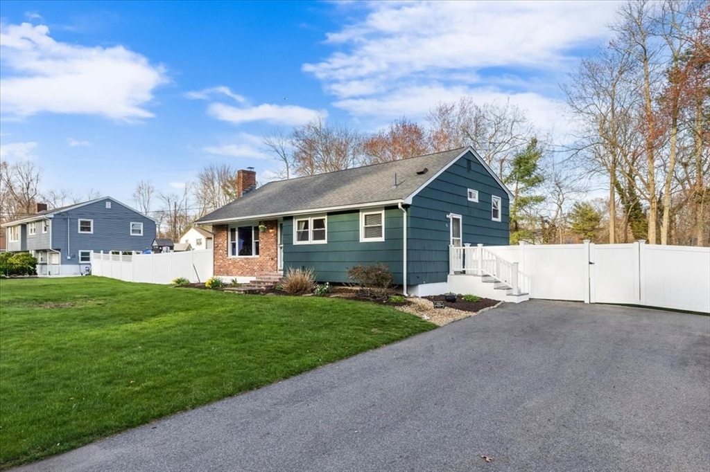 44 Vinedale Road Brockton, MA 02301 - Photo 2 of 36