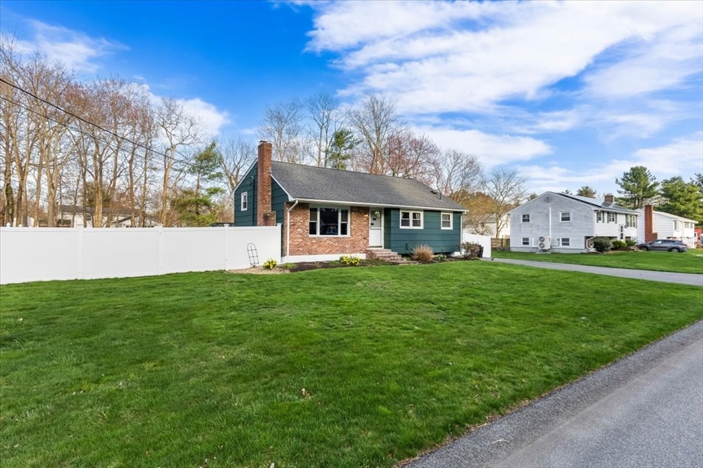 44 Vinedale Road Brockton, MA 02301 - Photo 3 of 36