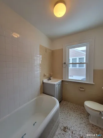 $1,850 | 14 Richard Street, Unit 1, Ansonia, CT 06401