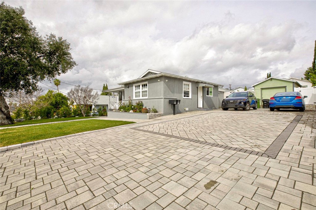 6911 Valmont Street Tujunga, CA 91042 - Photo 4 of 55 Drive Way